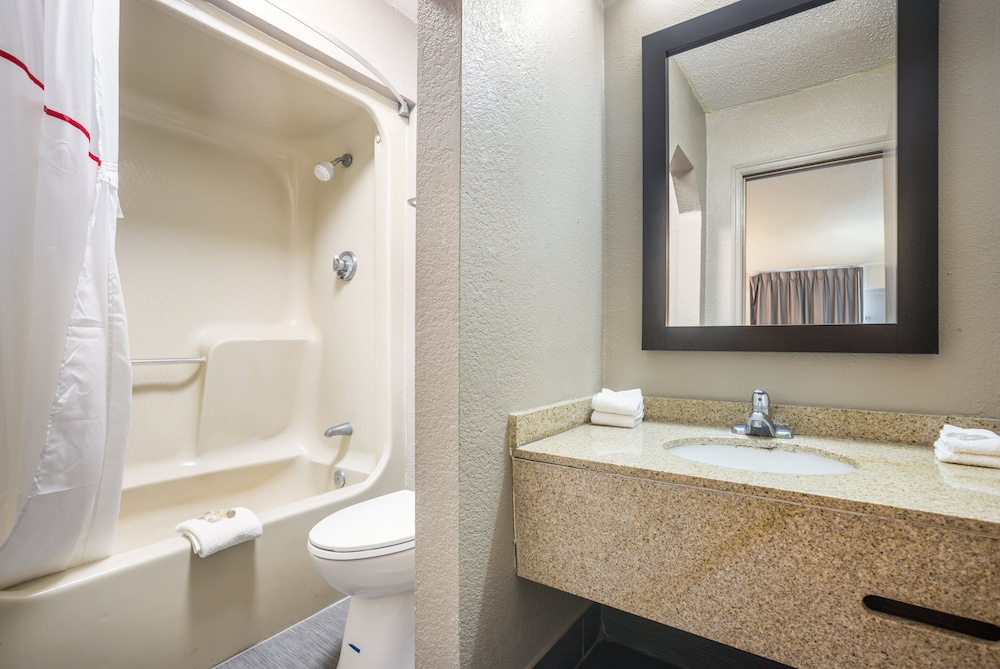 Red Roof Inn Savannah Southside Midtown - photo 20