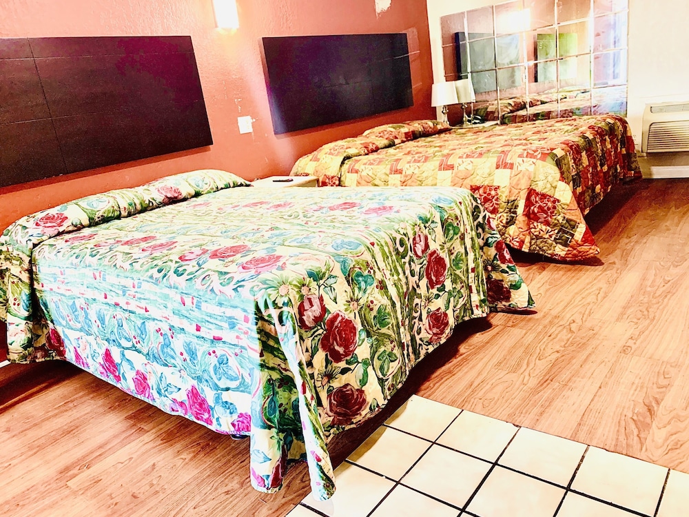 Embassy motel - photo 7