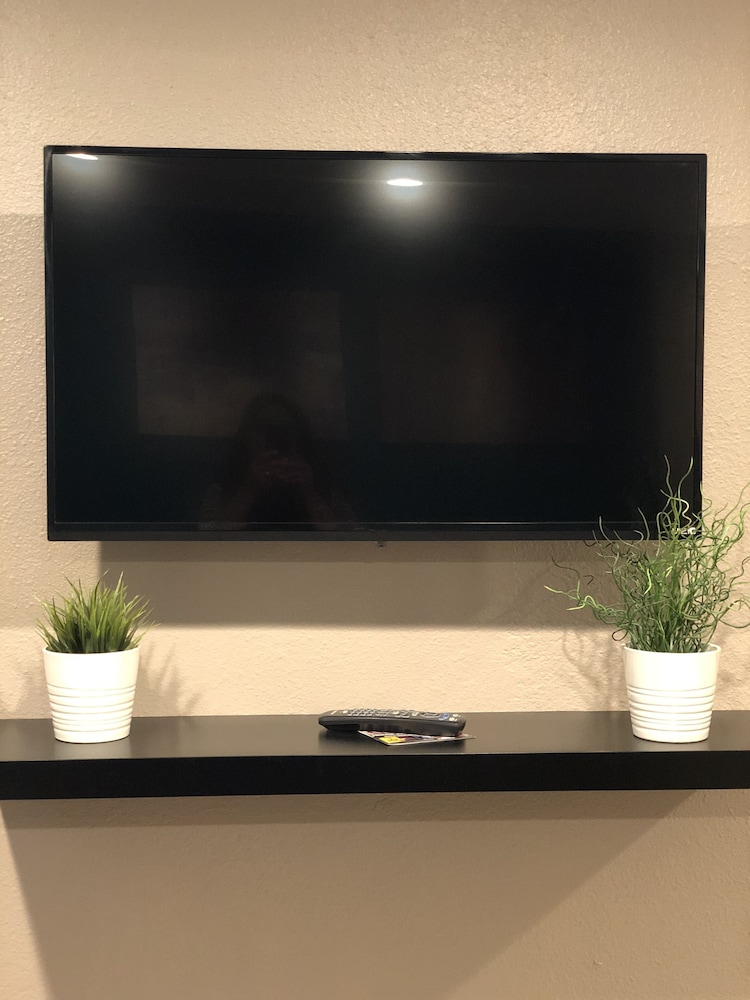 Anaheim Executive Inn & Suites - photo 64