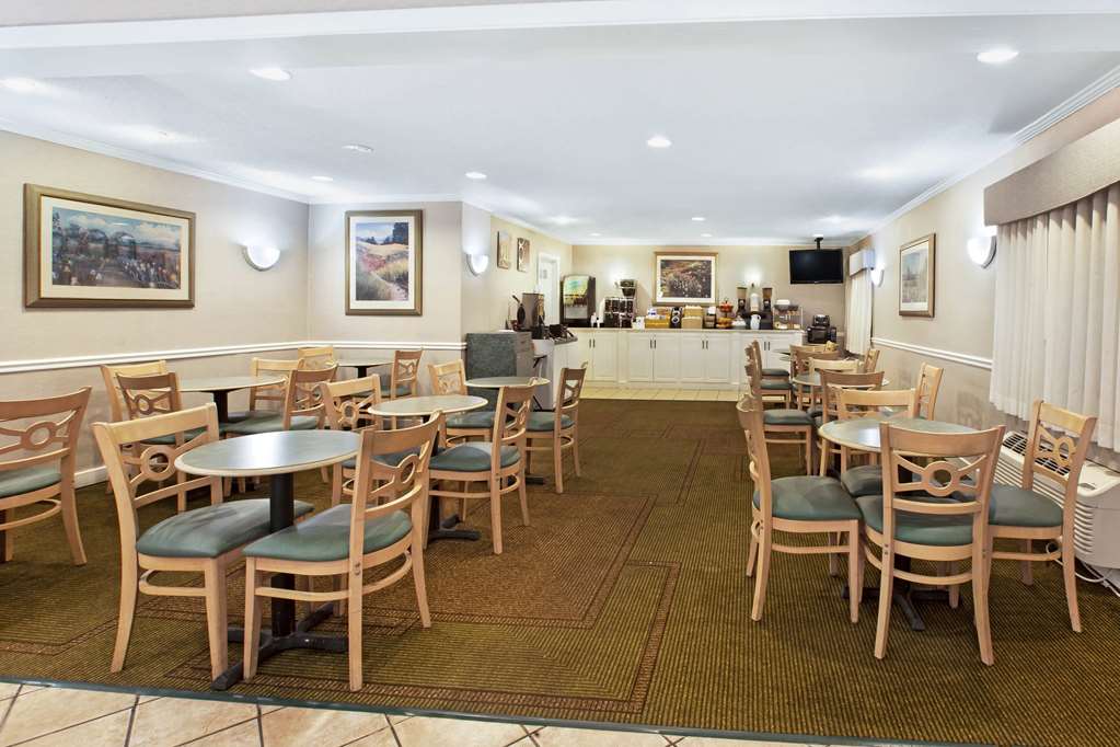 La Quinta Inn by Wyndham Detroit Canton - photo 35