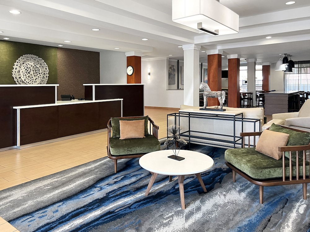 Fairfield Inn & Suites by Marriott Rogers - photo 2