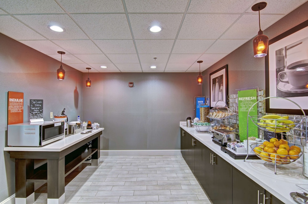Hampton Inn Salem VA - photo 45