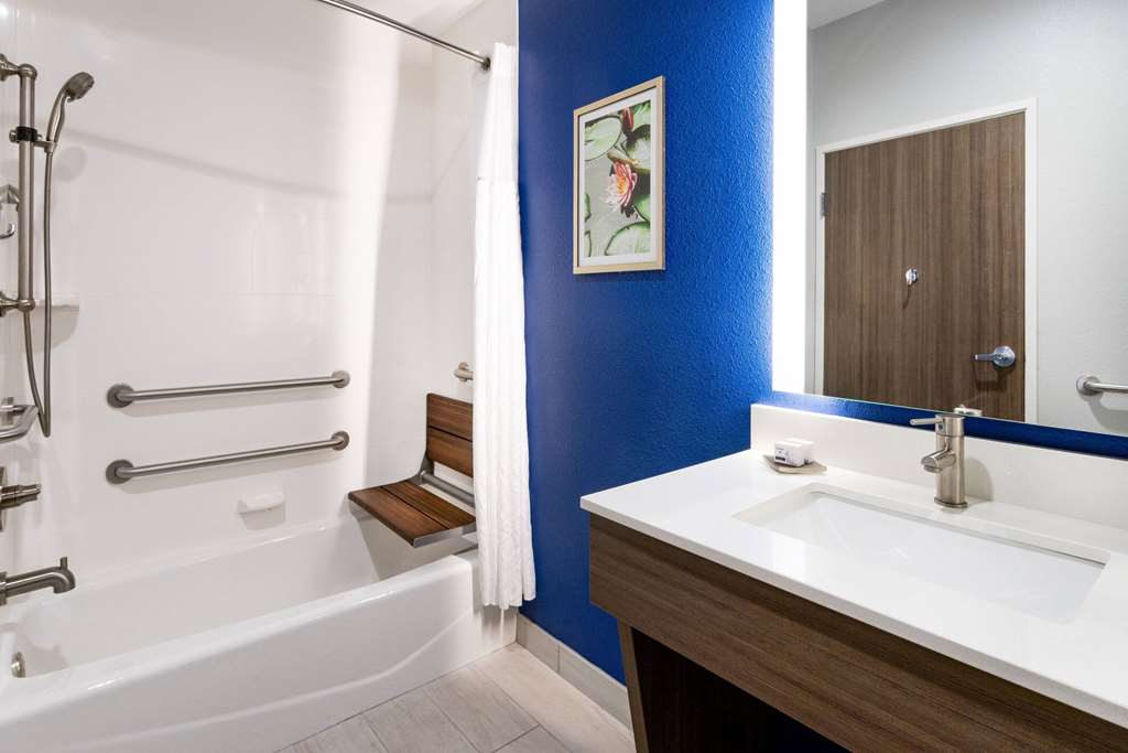 La Quinta Inn & Suites by Wyndham Valdosta - photo 39
