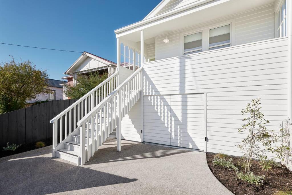 Architectural Brilliance Sandy Bay — Sandy Bay