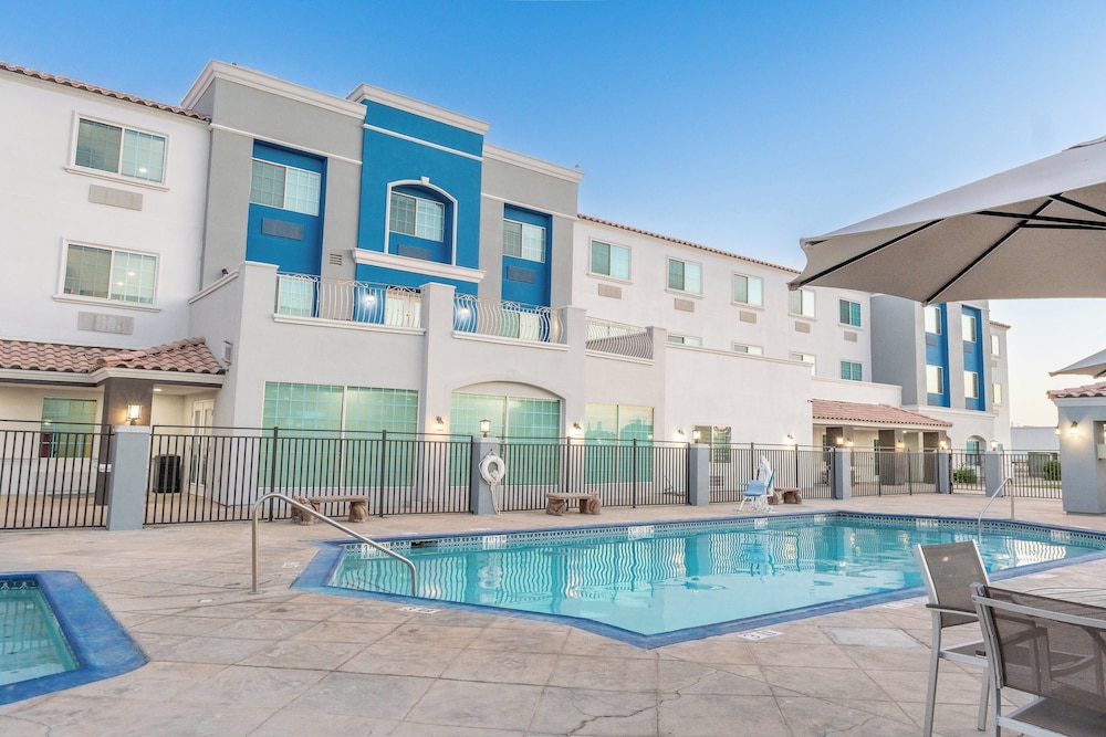 Holiday Inn Express Hotel & Suites El Centro by IHG - photo 40
