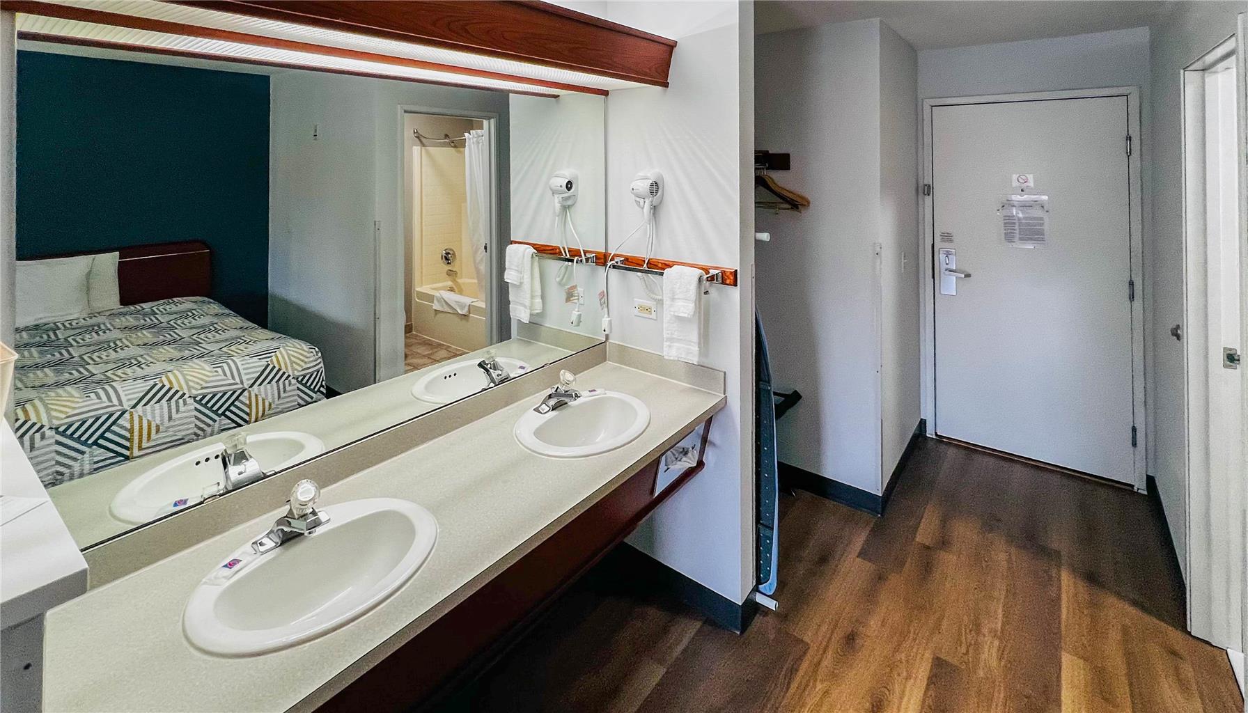 Studio 6 Suites Portland OR I 5 OHSU - photo 34