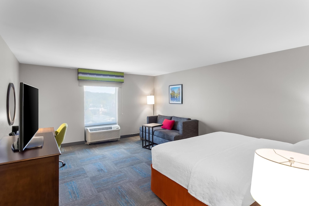 Hampton Inn Huntington University Area - photo 28