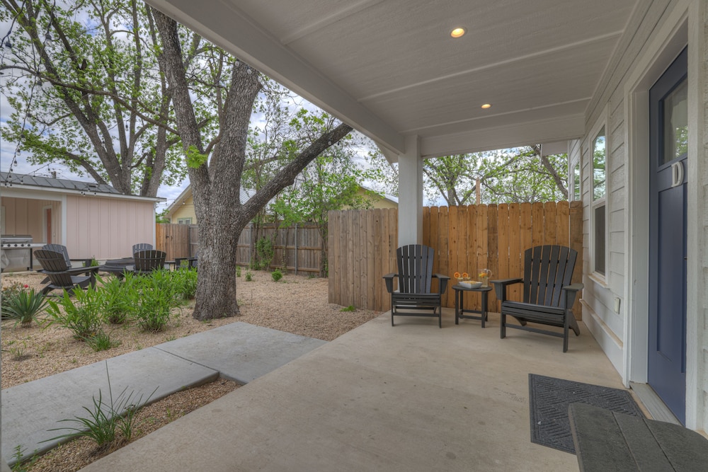 The Grove D With Hot Tub & King Beds Walk to Main - photo 13
