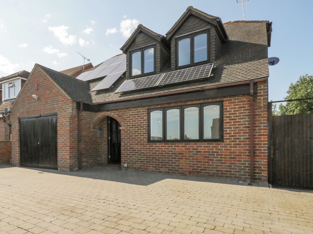 Amazing Cottage — 4-Star Luxury Hotel in Sheerness, United Kingdom