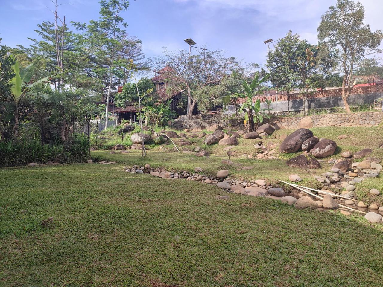 Oemah Tahu Banjarnegara Resto and Resort Mitra RedDoorz in Kendari, Indonesia