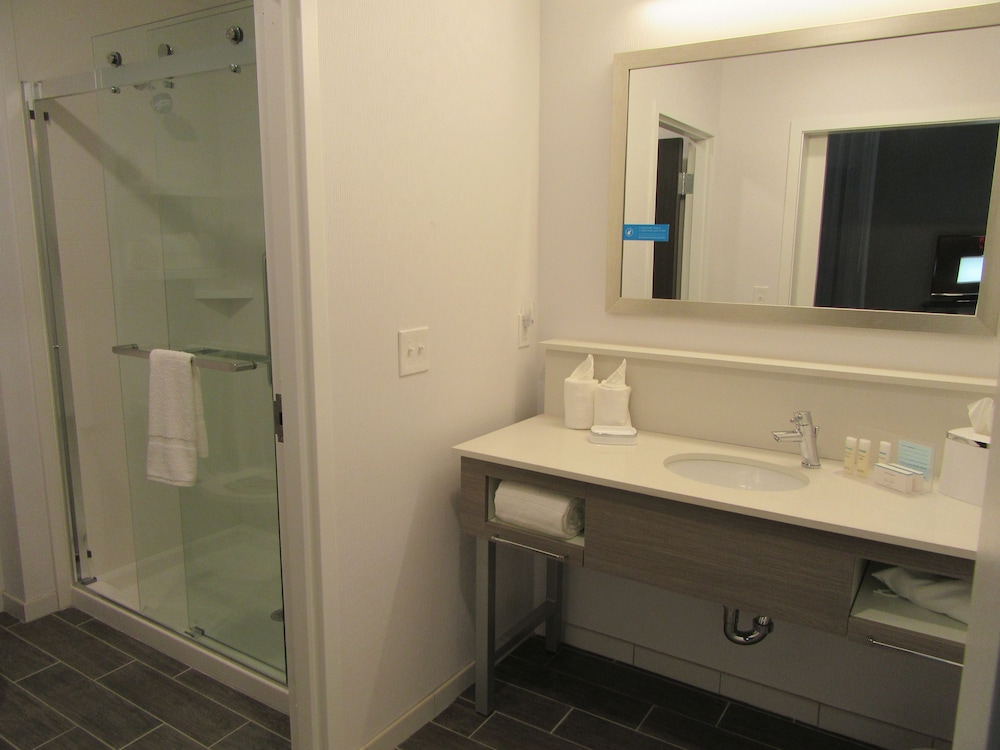 Hampton Inn & Suites Knightdale Raleigh - photo 42