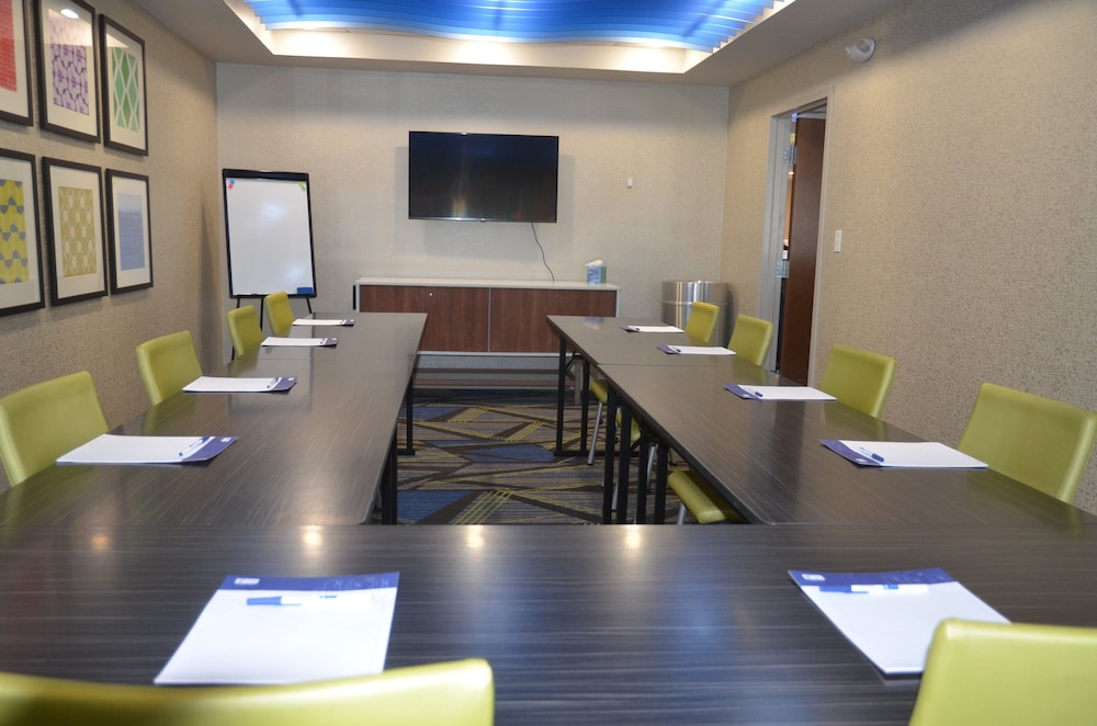 Holiday Inn Express Hotel & Suites Rochester by IHG - photo 31