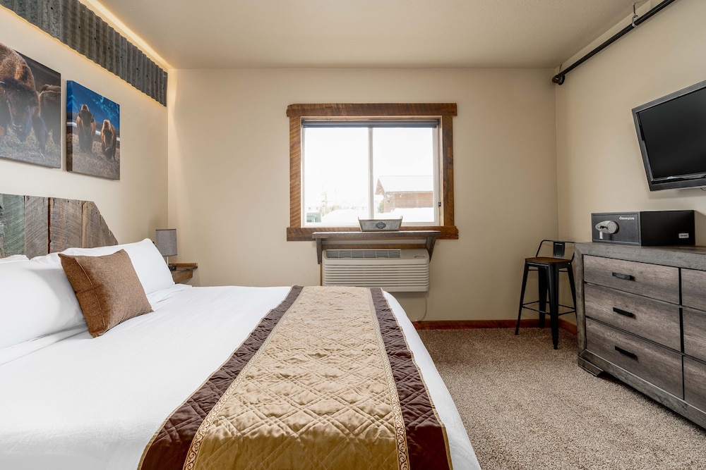 The Adventure Inn Yellowstone - photo 4