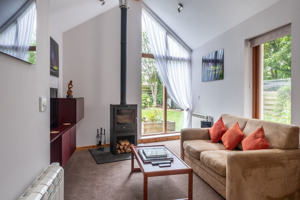 Contemporary One Bedroom Apartment Close To All Amenities In Conservation Area — 4-Star Luxury Hotel in Tain, United Kingdom
