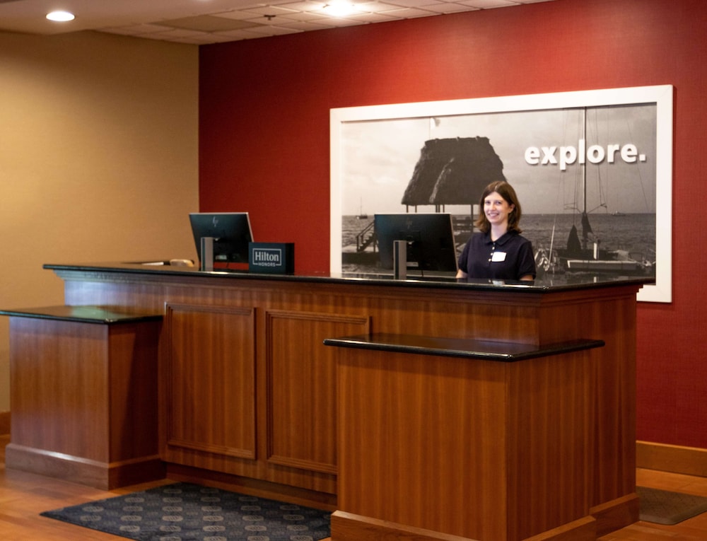 Hampton Inn Gloucester - photo 3