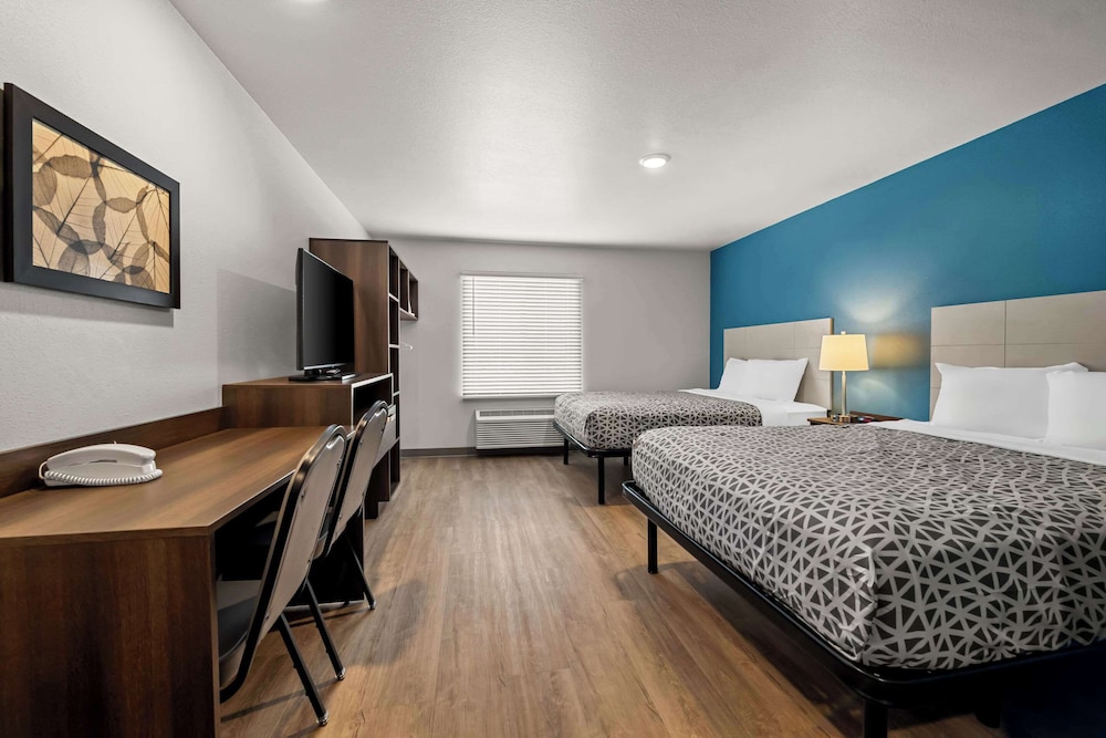WoodSpring Suites Loves Park Rockford - photo 13