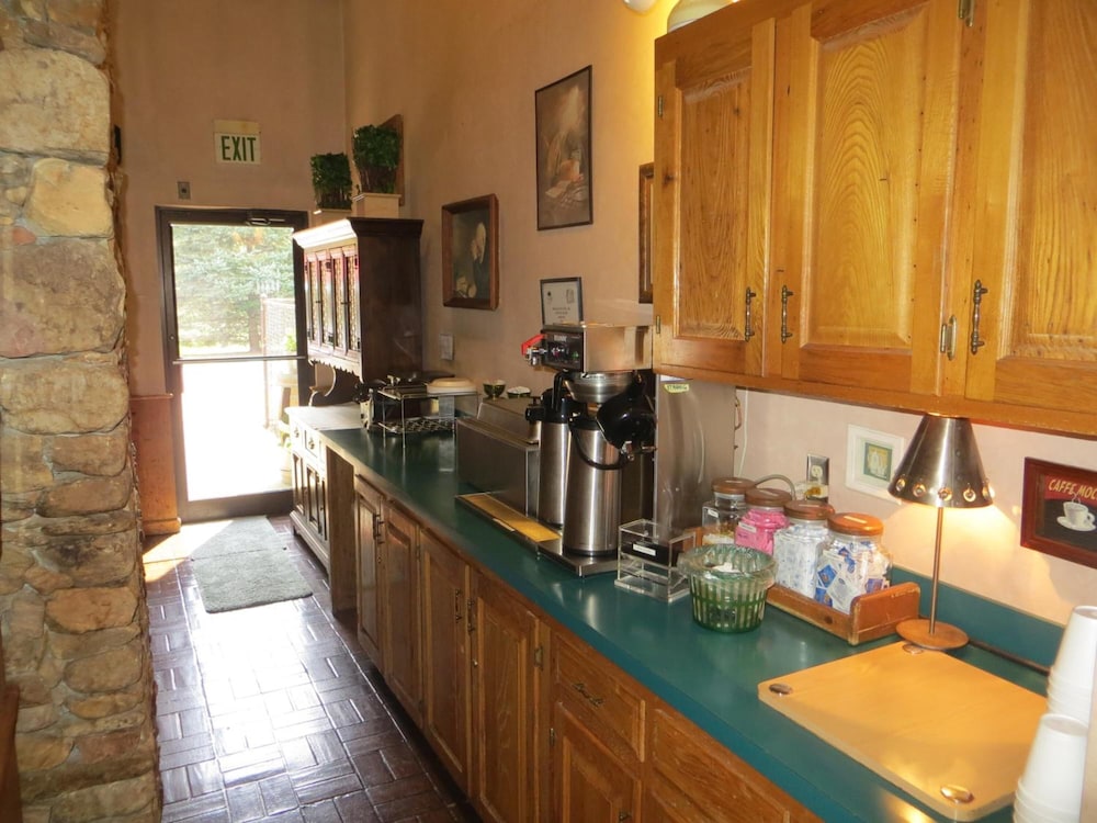 Americourt Hotel - photo 25