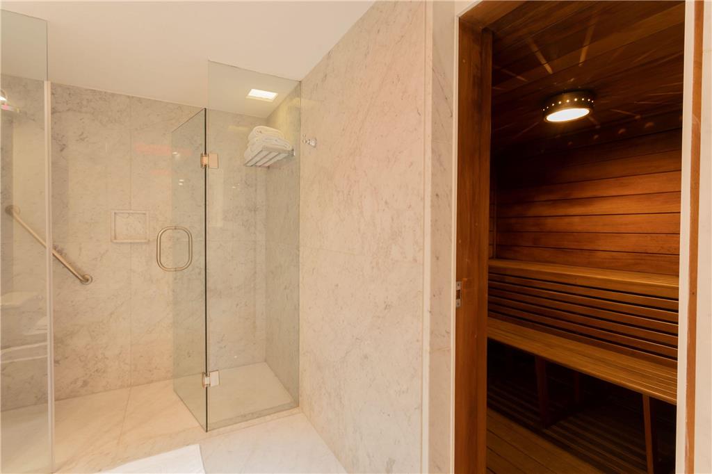 Presidential Suite bathroom
