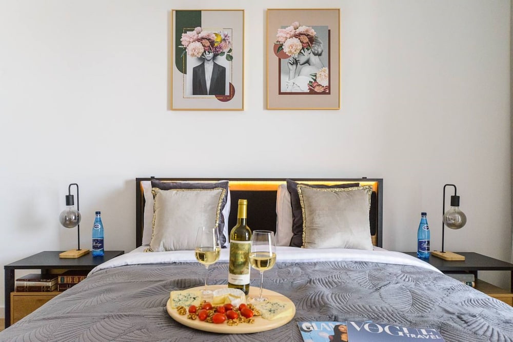 Lumina glamour 3 bedroom apartment — 4-Star Luxury Hotel in Lodz, Poland