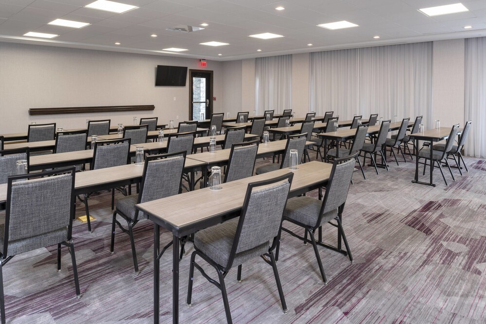 Courtyard by Marriott Cleveland Elyria - photo 23