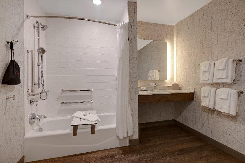 Holiday Inn Express & Suites Grand Rapids South Wyoming by IHG - photo 35