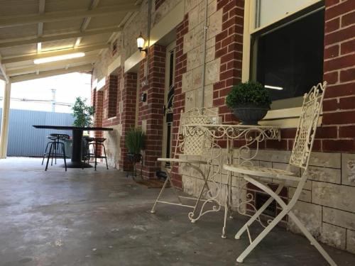 Two Cow Cottage Bed & Breakfast — 4-Star Luxury Hotel in Keith, Australia