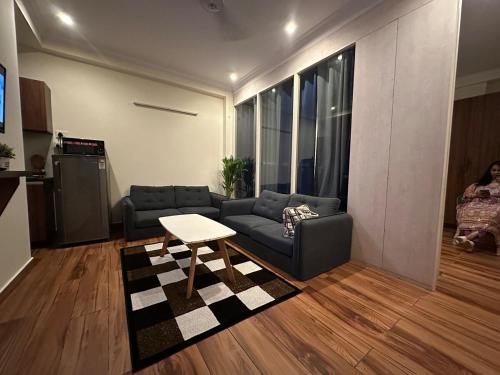 Cozy Bachelor’s Loft in Gurgaon with Sunset Balcony