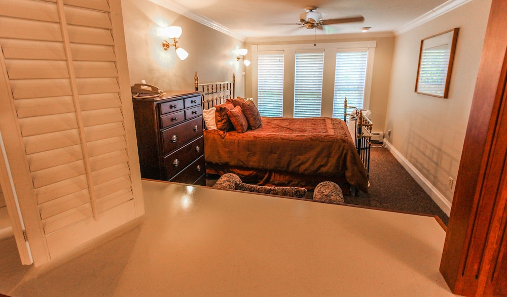 Park Hotel Condominiums - photo 5