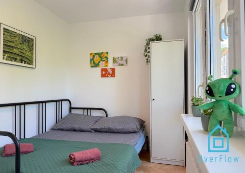 Green Room 2 minutes to City Center Gdynia & Seaside in Gdynia, Poland