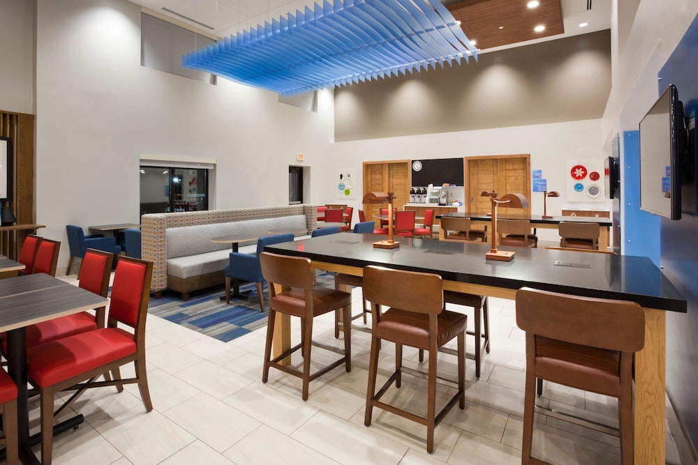 Holiday Inn Express & Suites Minneapolis West End by IHG - photo 28