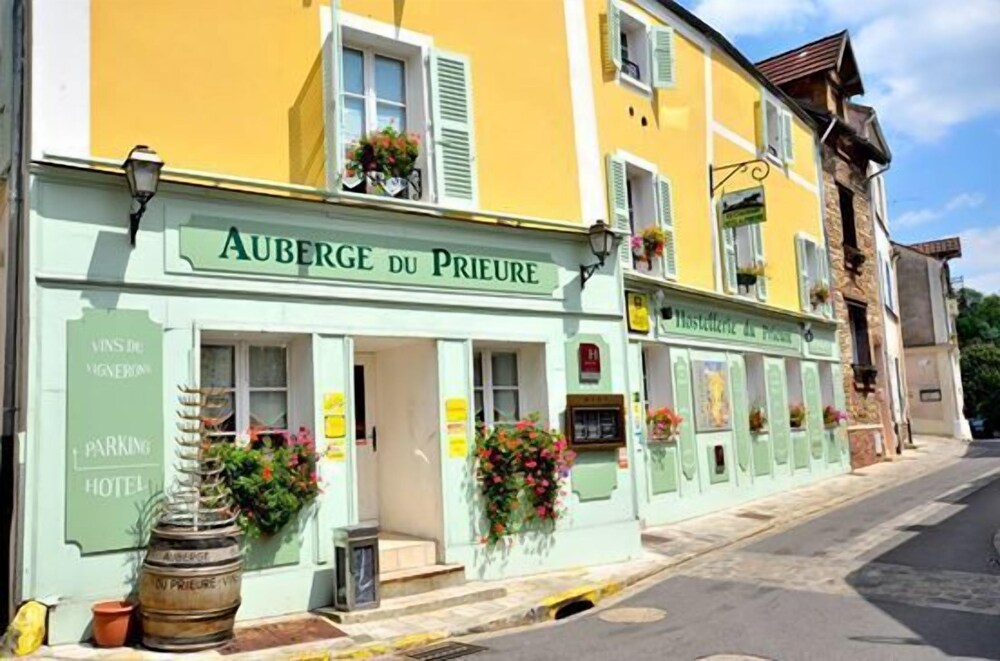 Hostellerie du Prieuré - carbon neutral hotel in Saint-Prix
