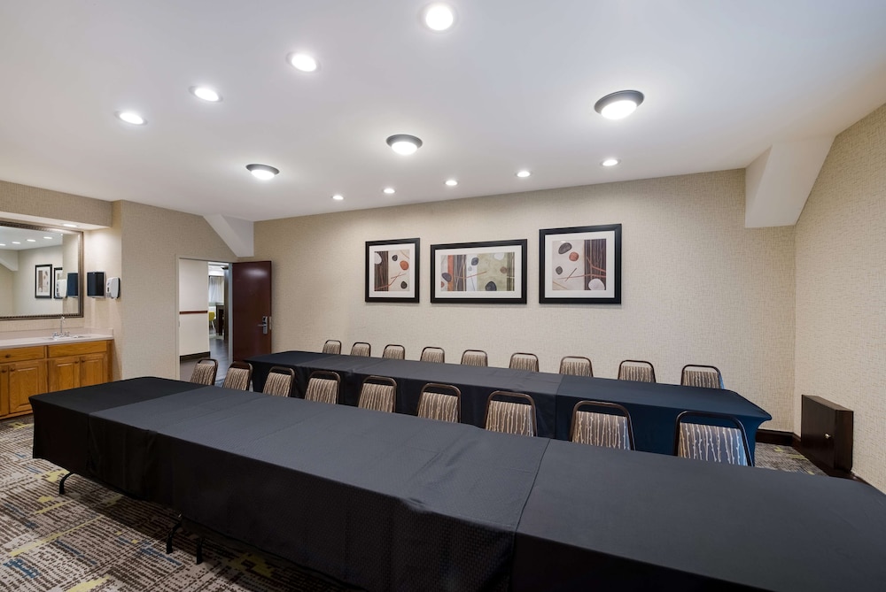 Hampton Inn Marshall - photo 33