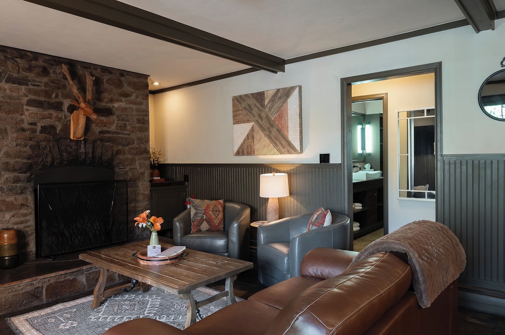 Highland Haven Creekside Inn - photo 82