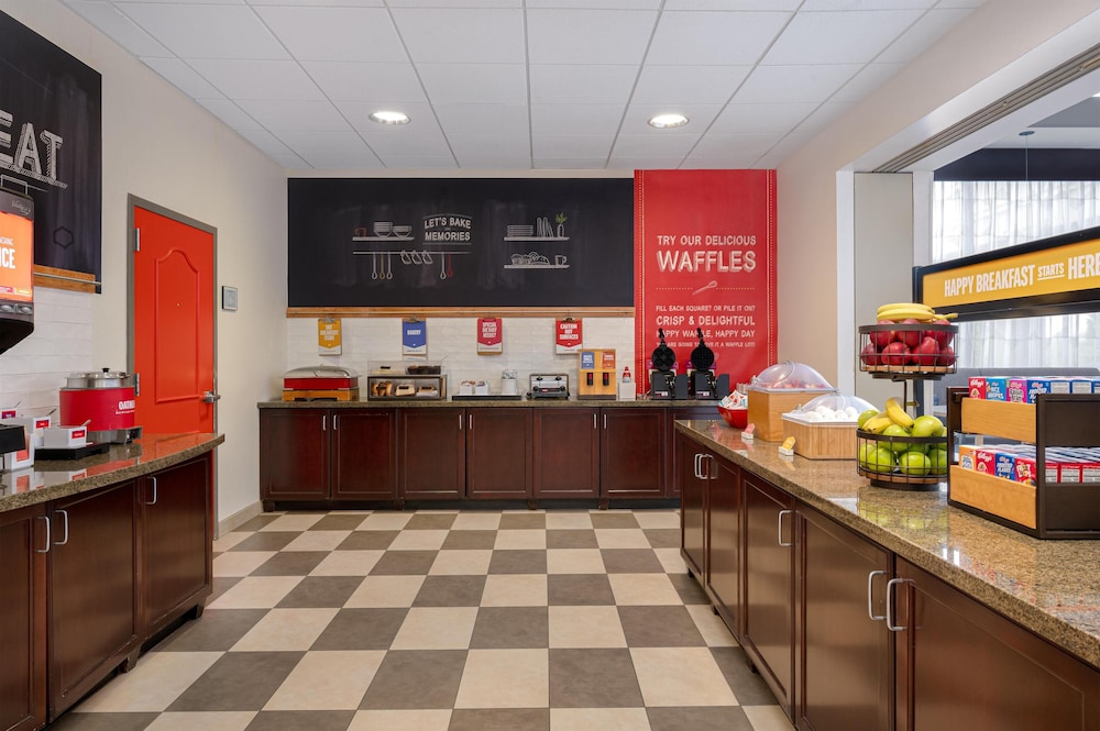 Hampton Inn & Suites Wilkes Barre Scranton - photo 27