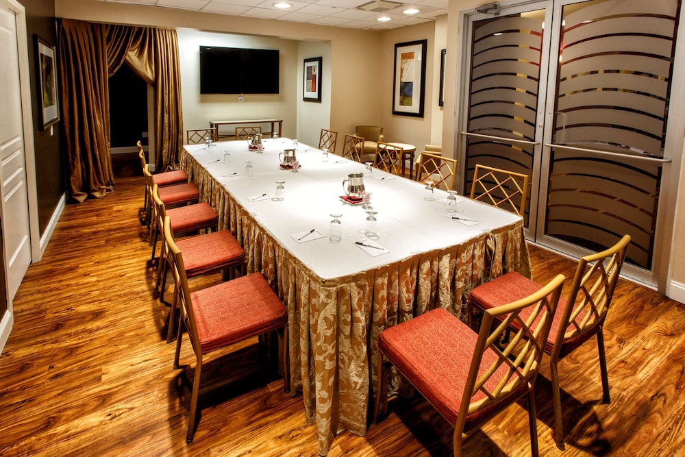 Hilton Garden Inn New York Staten Island - photo 54