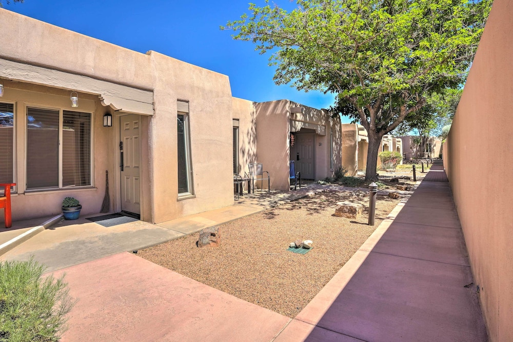 Traditional Style Adobe Casita Walk To Dtwn — 4-Star Luxury Hotel in Santa Fe, United States