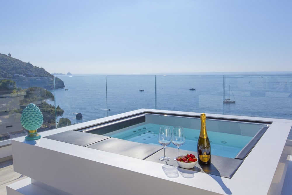 Amore Rentals Villa Giove — 4-Star Luxury Hotel in Massa Lubrense, Italy