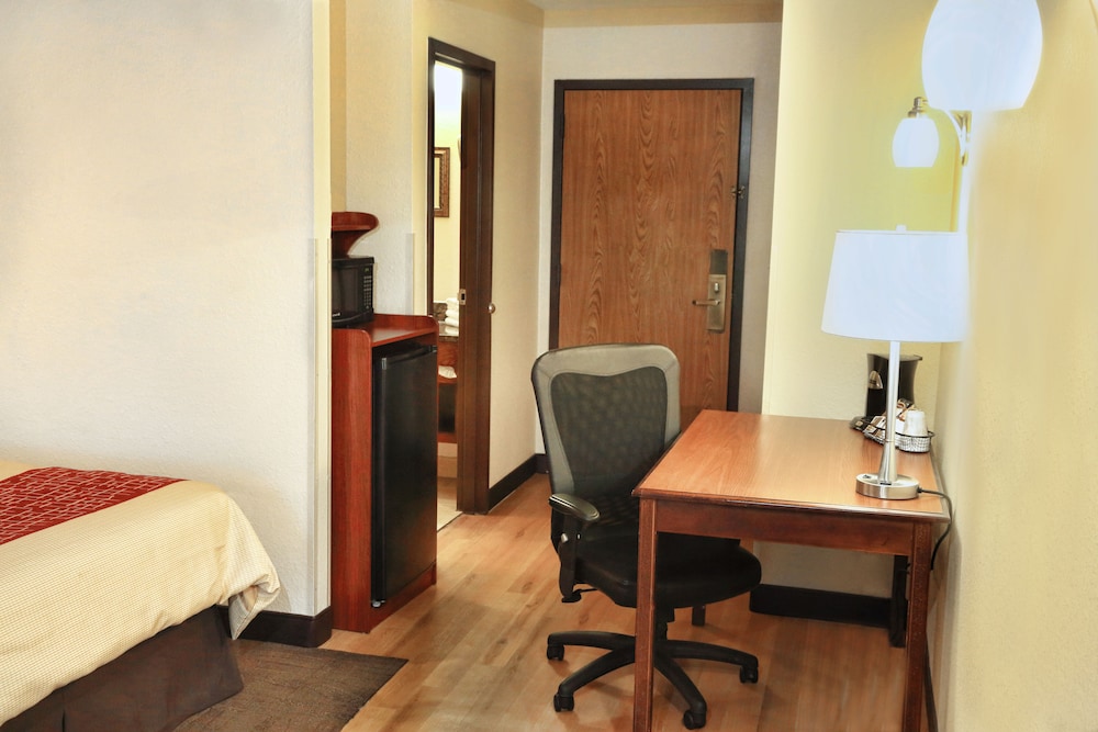 Townhouse Hotel Grand Forks - photo 8