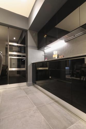 Spacious Modern Fully Equipped Apartment in Monumental Building Parking Historical Centre — 4-Star Luxury Hotel in Olbia, Italy