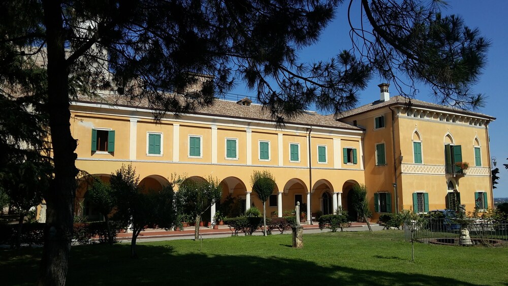 Oasi San Giacomo — hotel in Lavagno
