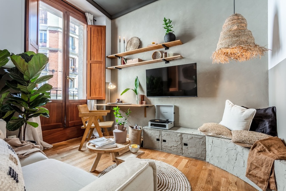 Tetela 1 Bedroom Apartment with Shared Pool in Centro — 4-Star Luxury Hotel in Madrid, Spain