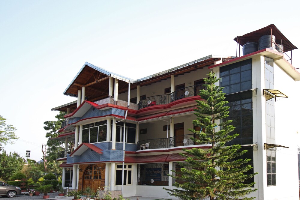 Goroomgo Sapphire Inn Bhimtal - carbon neutral hotel in Naini Tal