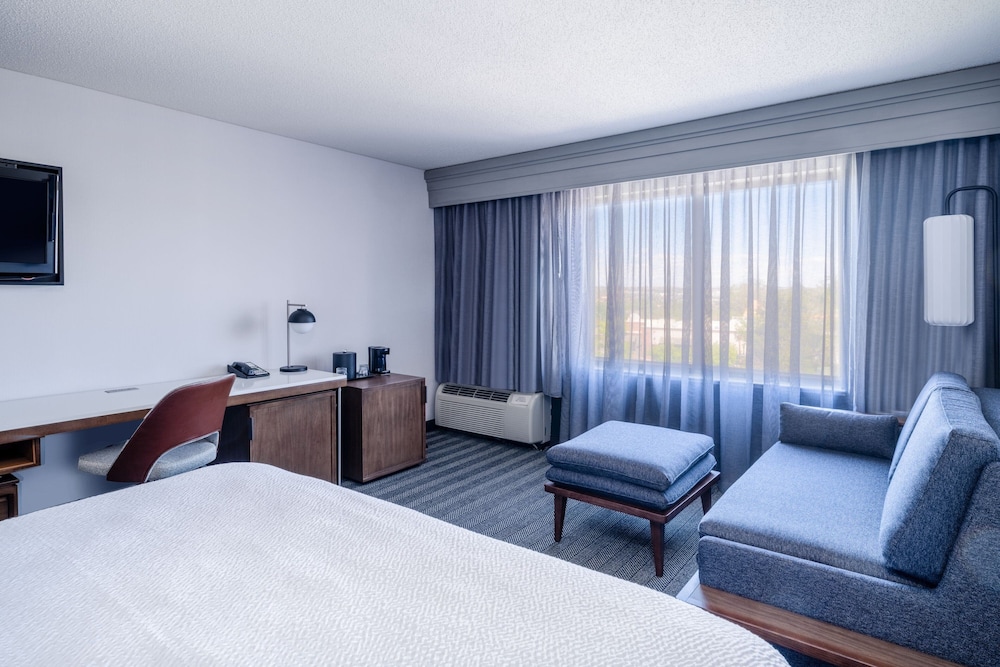 Courtyard Colorado Springs South - photo 4