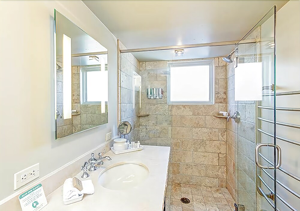 Columbia Hotel - photo 28
