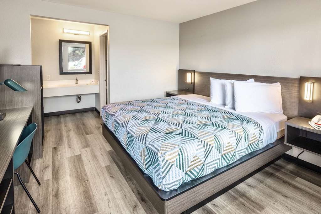 Motel 6 Carlsbad CA East - photo 5