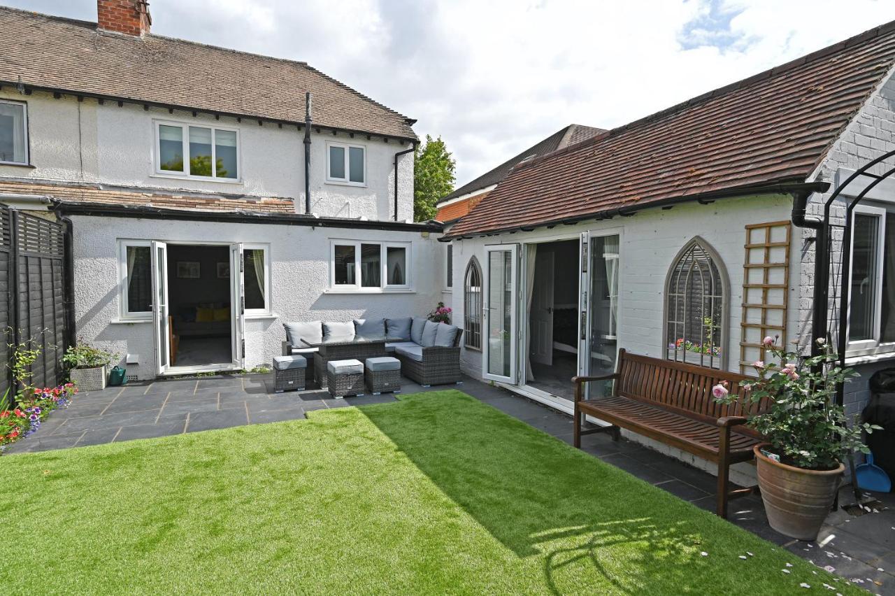 Central Townhouse with FREE onsite EV parking — 4-Star Luxury Hotel in Stratford-Upon-Avon, United Kingdom