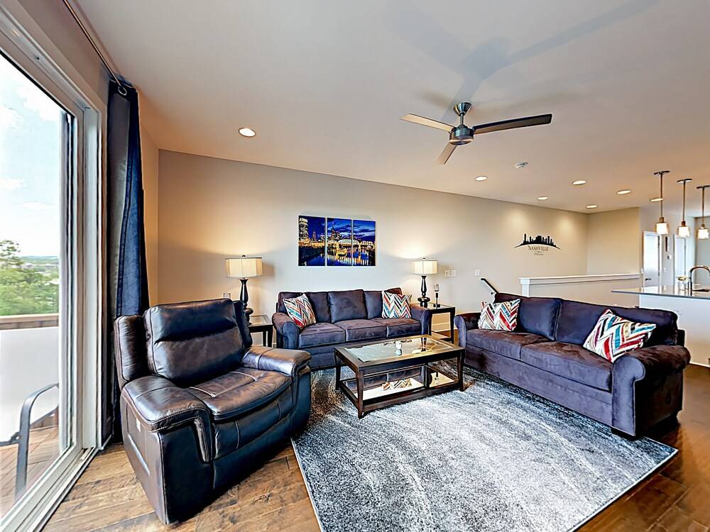 Visually Stunning 2BR 1.5BA Near Downtown Balcony w City View Nashville - photo 13