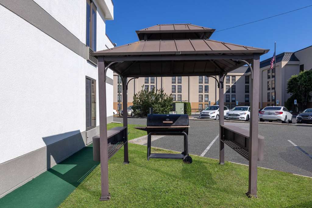 Days Inn & Suites by Wyndham Fort Bragg Cross Creek Mall - photo 33