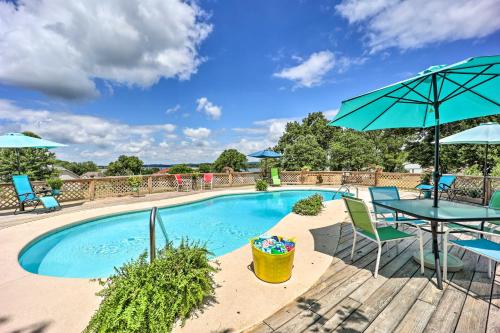 Pool and Outdoor Kitchen Grand Lake Getaway — 4-Star Luxury Hotel in Grove, United States