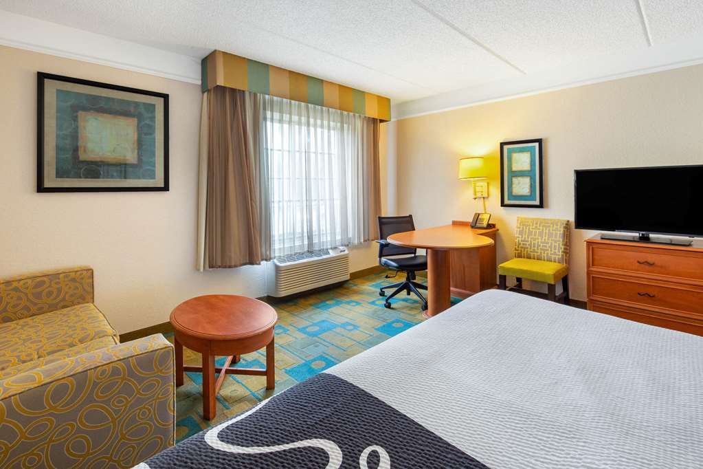 La Quinta Inn & Suites by Wyndham Ft. Lauderdale Plantation - photo 17